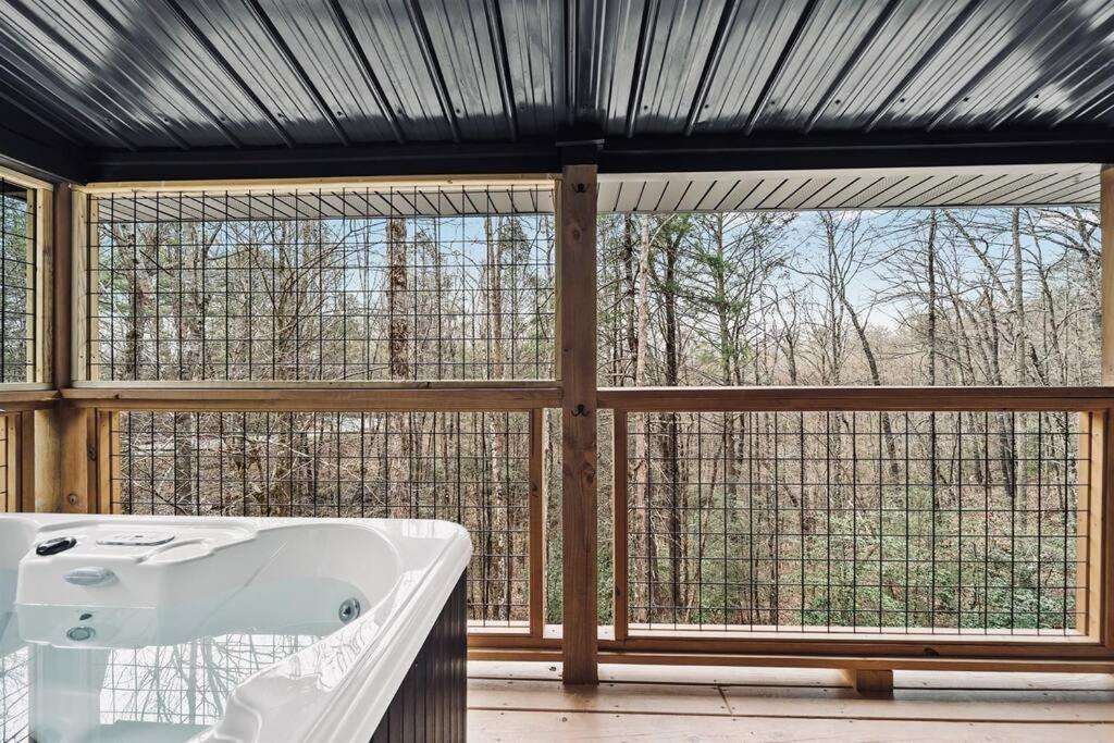 Honeymoon Couples Cabin Secluded, Hot Tub, Views Sevierville Exterior photo