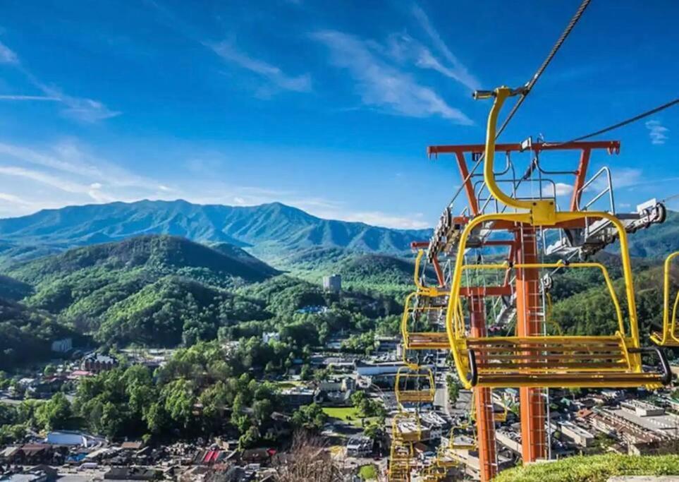 Honeymoon Couples Cabin Secluded, Hot Tub, Views Sevierville Exterior photo
