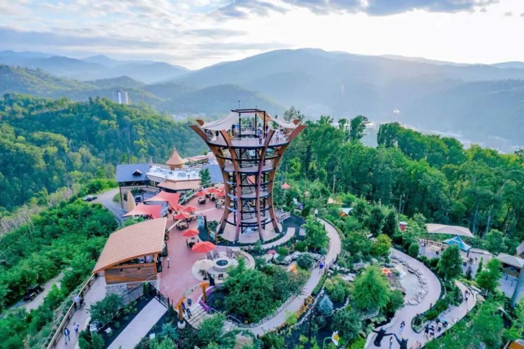 Honeymoon Couples Cabin Secluded, Hot Tub, Views Sevierville Exterior photo