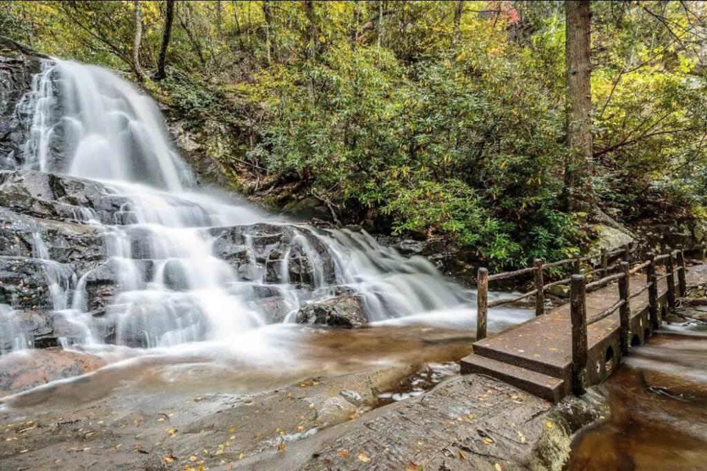 Honeymoon Couples Cabin Secluded, Hot Tub, Views Sevierville Exterior photo